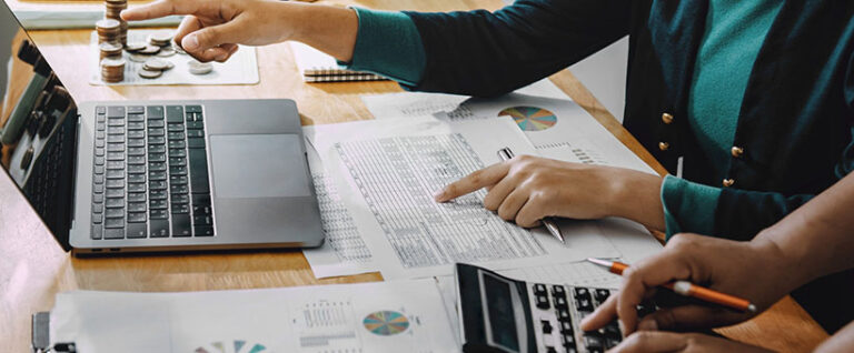  Certified internal auditors and external auditors 